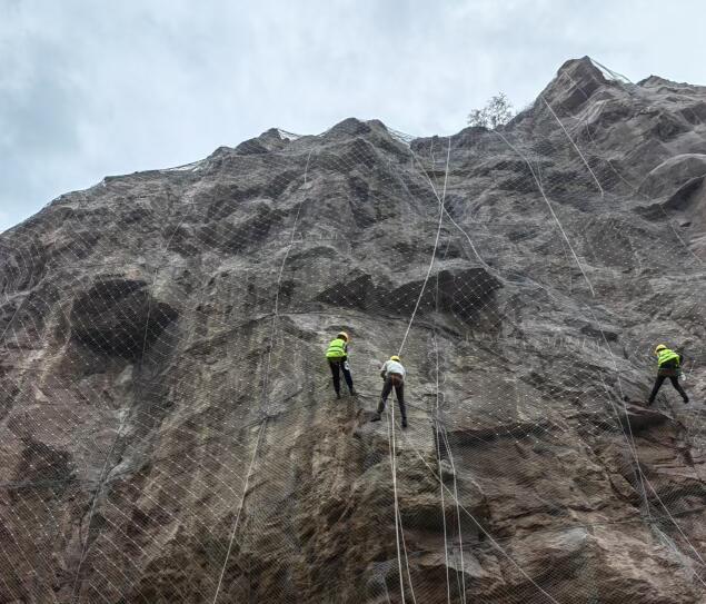 边坡防护网的安全防护